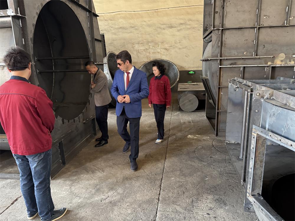 俄羅斯客戶(hù)前來(lái)我公司進(jìn)行設(shè)備考察。